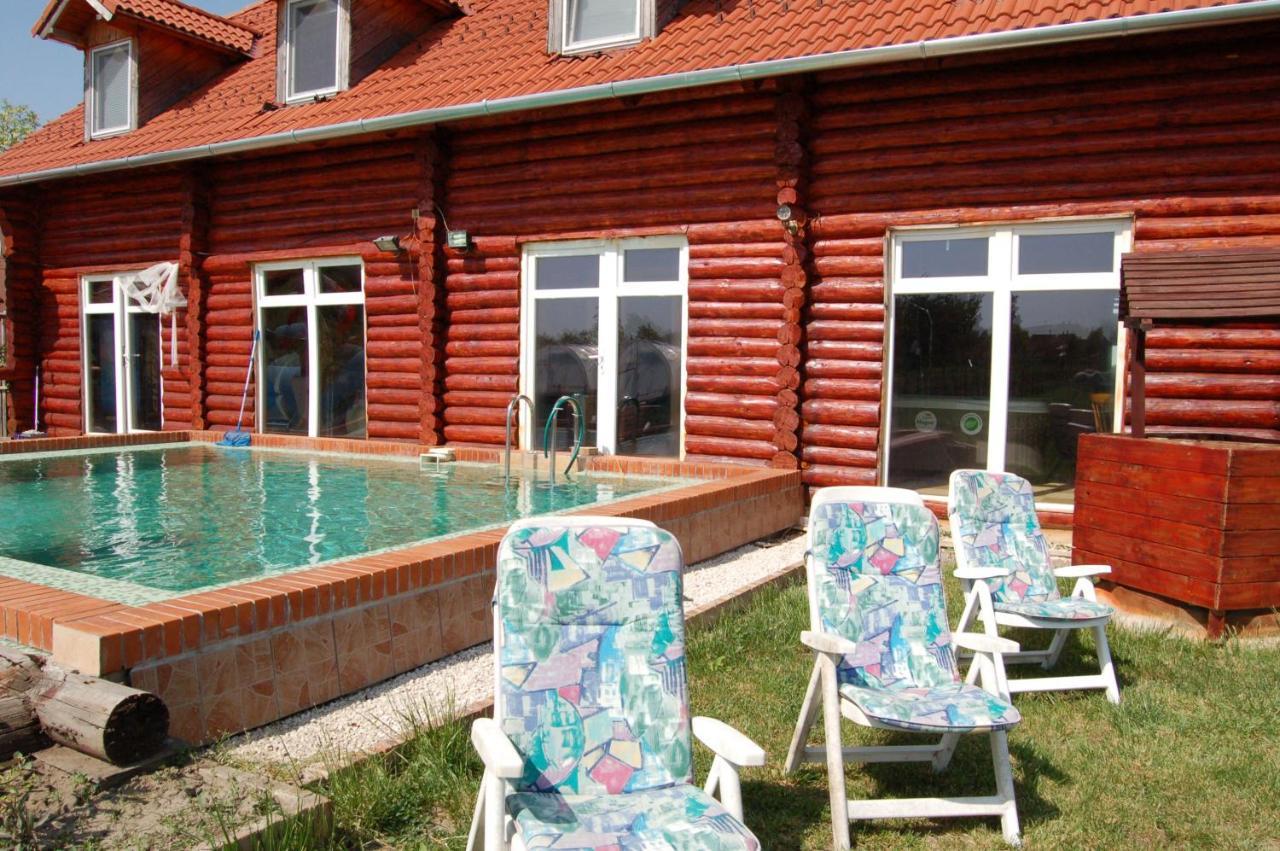 Roenk-Wellness Panzio Mezopeterd Bed & Breakfast Bagian luar foto