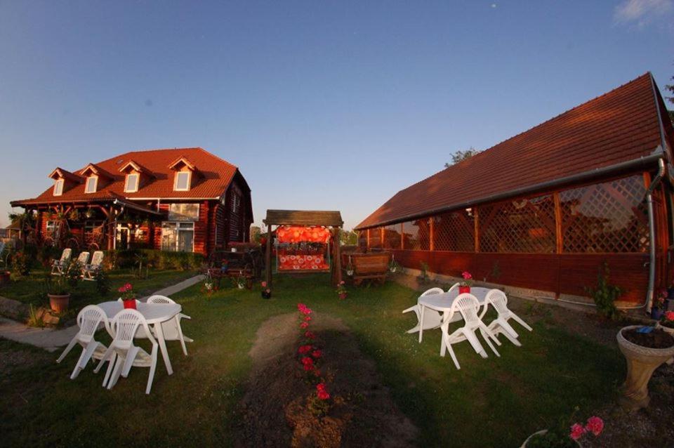 Roenk-Wellness Panzio Mezopeterd Bed & Breakfast Bagian luar foto