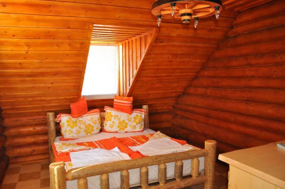 Roenk-Wellness Panzio Mezopeterd Bed & Breakfast Bagian luar foto