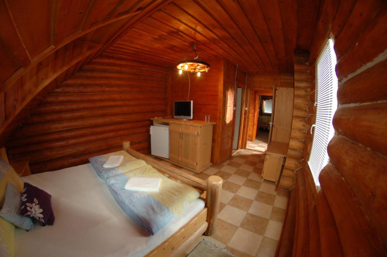 Roenk-Wellness Panzio Mezopeterd Bed & Breakfast Bagian luar foto