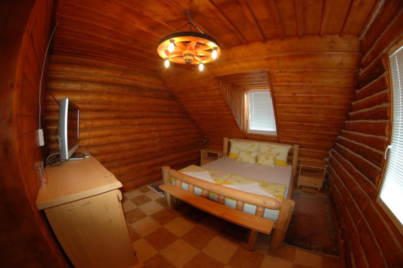 Roenk-Wellness Panzio Mezopeterd Bed & Breakfast Bagian luar foto